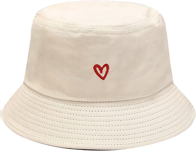 Bucket hat with heart